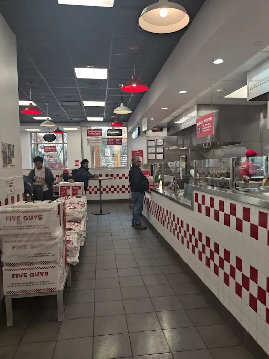 Five Guys Picture 6
