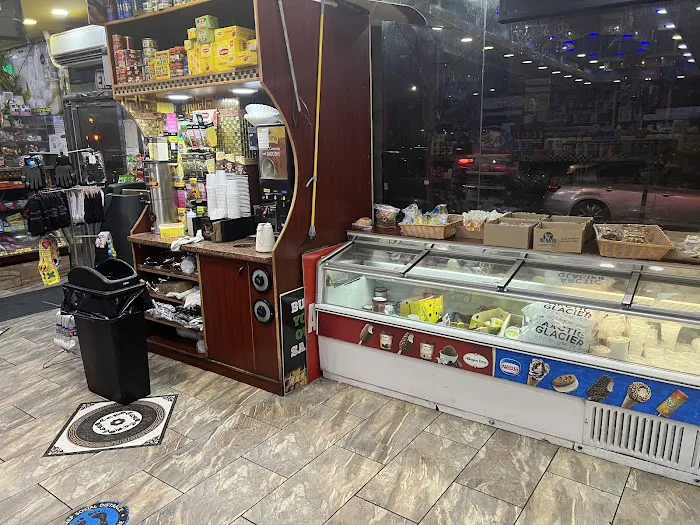 N Y Deli & Mini Market Picture 2