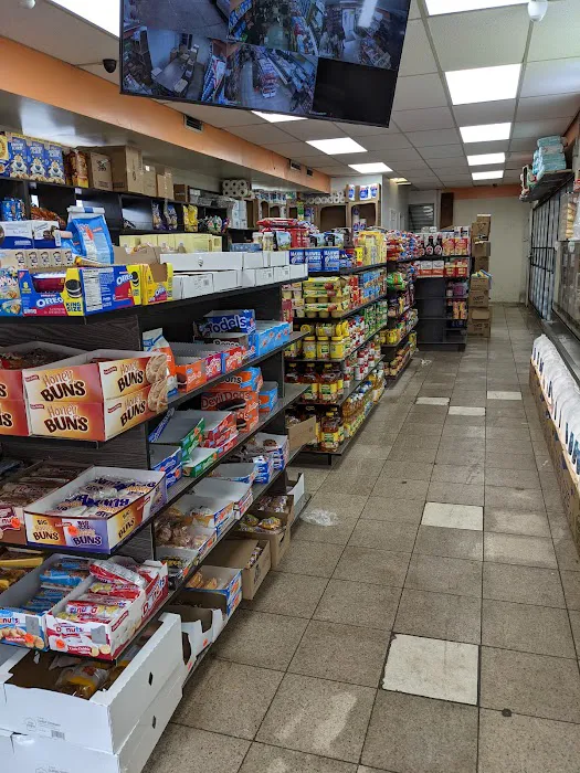 M & R Express Deli Picture 6