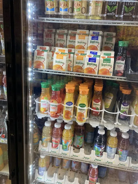 M & R Express Deli Picture 5