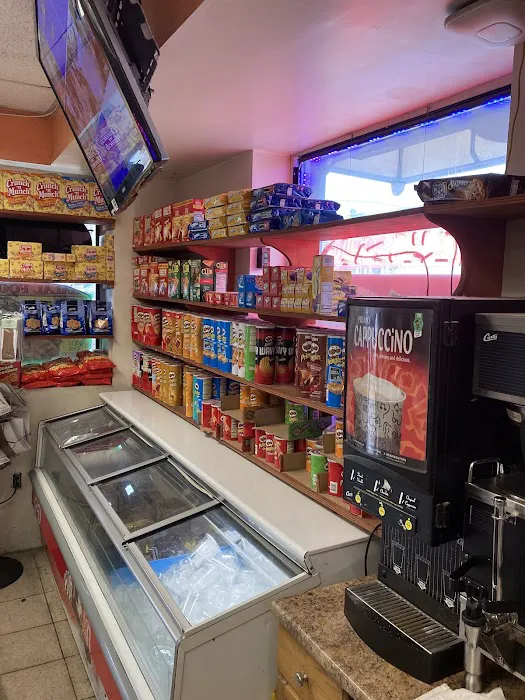 M & R Express Deli Picture 3