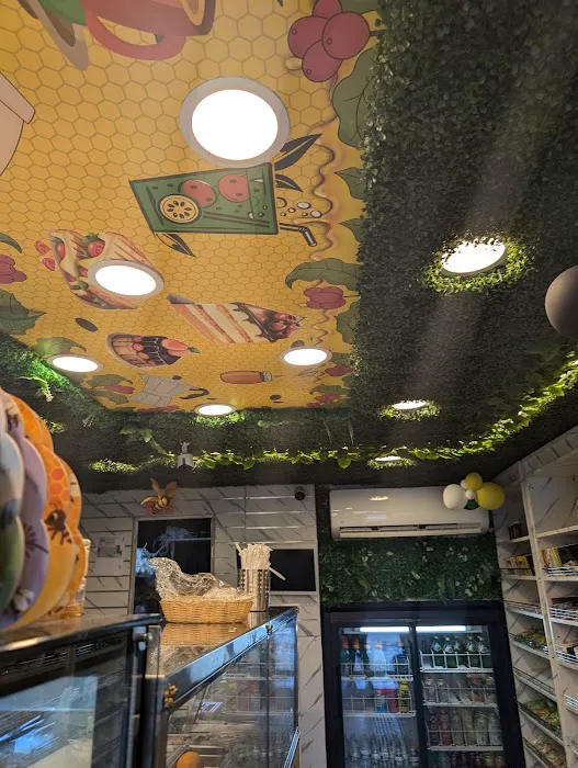 Bee Hive Juice Bar Picture 2