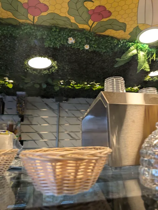 Bee Hive Juice Bar Picture 4