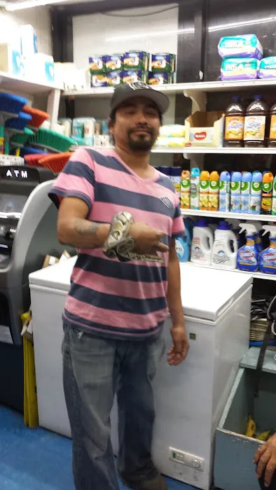 J & G Deli & Grocery Picture 3