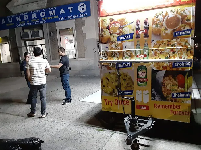 Fuchka Bari snacks truck Picture 4