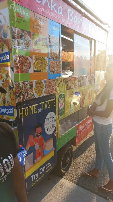 Fuchka Bari snacks truck Picture 3