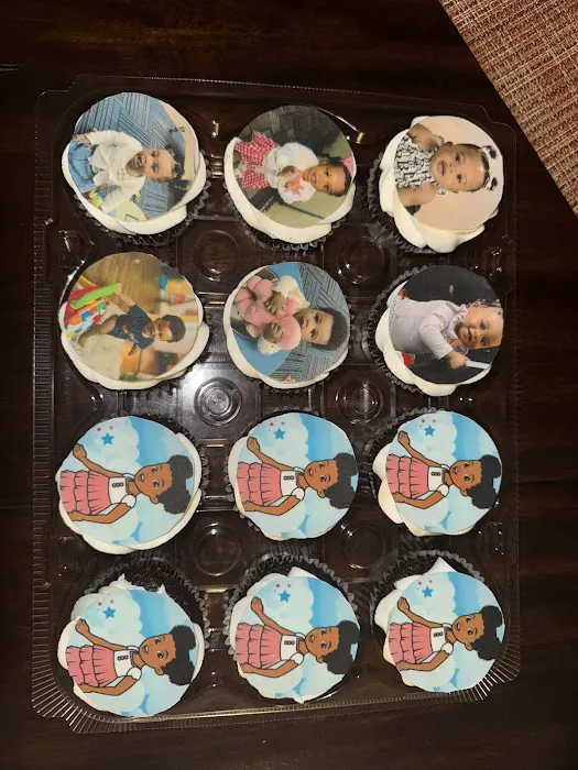 Deja's Cupcake Factory Picture 10
