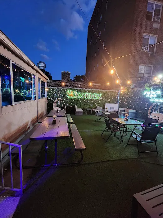 D Garden Caribbean Bar & Grill Picture 2
