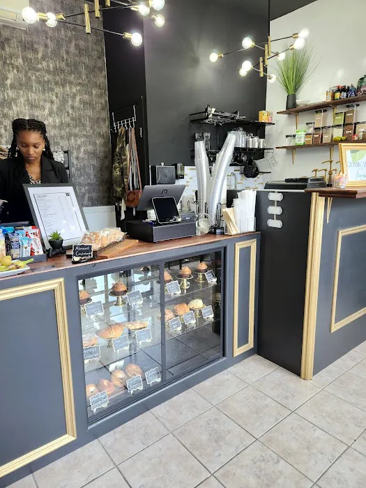 Iconik Crumbs Aromatherapy Cafe Picture 4