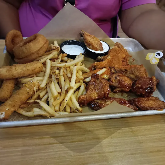 Buffalo Wild Wings Picture 2