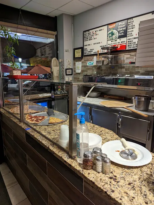Paulie's Pizza and Wings Picture 3