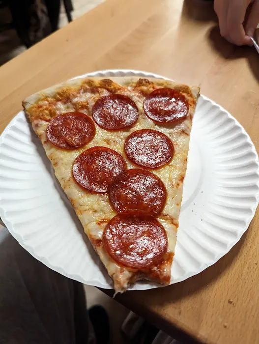 Paulie's Pizza and Wings Picture 1