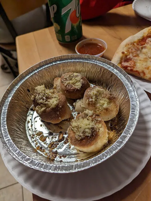 Paulie's Pizza and Wings Picture 4