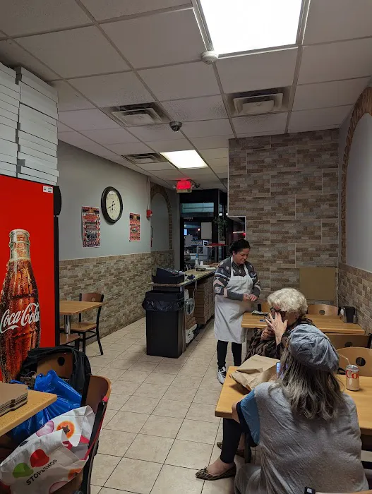 Paulie's Pizza and Wings Picture 5