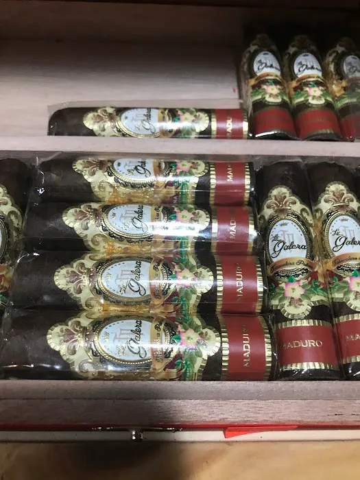 3 Kings Cigar Lounge Picture 7