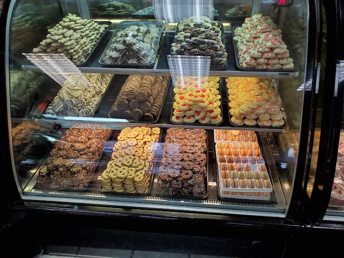 E & L Bakery Picture 7