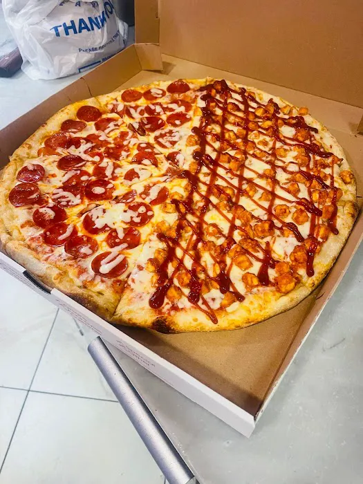 Rez Pizza & Restaurant Picture 8