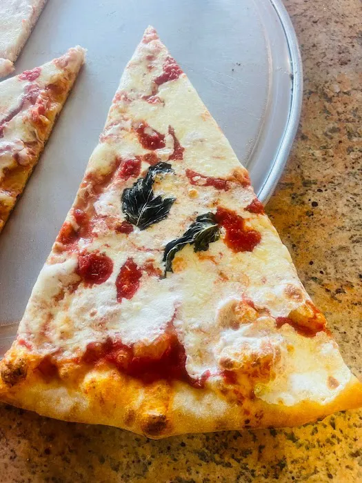 Rez Pizza & Restaurant Picture 10