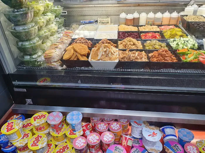 New World Deli Grocery Picture 2