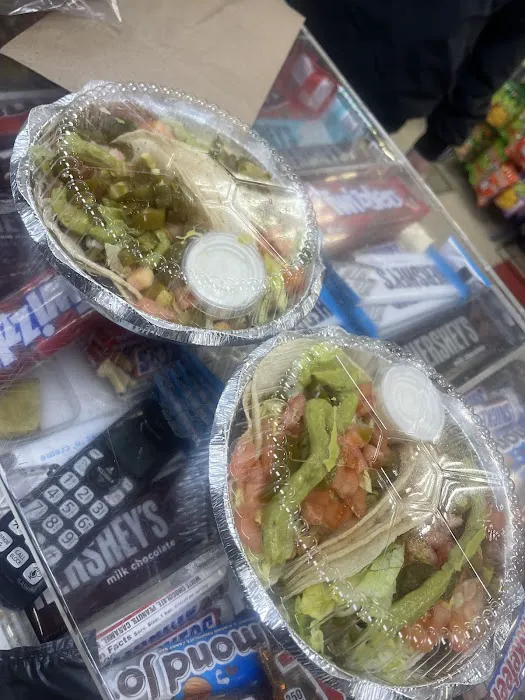 Flipper Deli & Grocery Store Picture 6