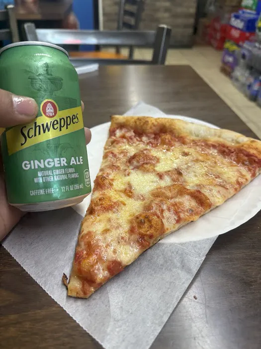 Gino's Pizzeria Picture 2
