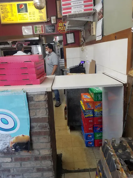 Gino's Pizzeria Picture 4