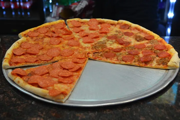 Peppinos Pizza Picture 4