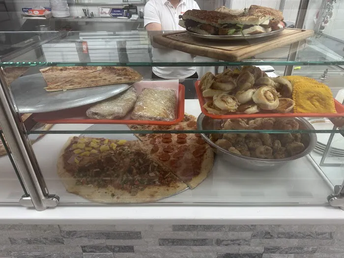 Benvenuti Pizza Picture 4