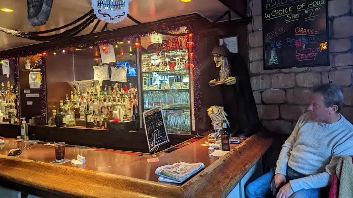 Belluzzi's Lounge Picture 3