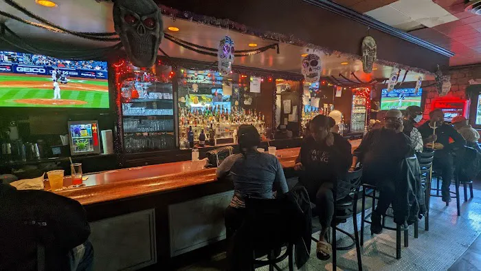 Belluzzi's Lounge Picture 8