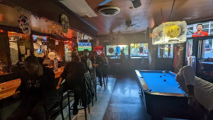 Belluzzi's Lounge Picture 5