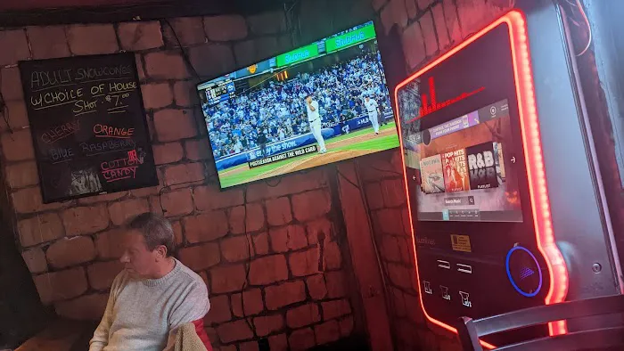 Belluzzi's Lounge Picture 2
