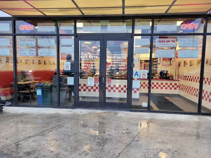 Five Guys Picture 7