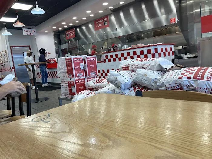 Five Guys Picture 3