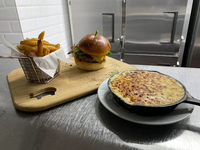 HK Kitchen & Draft House Picture 7