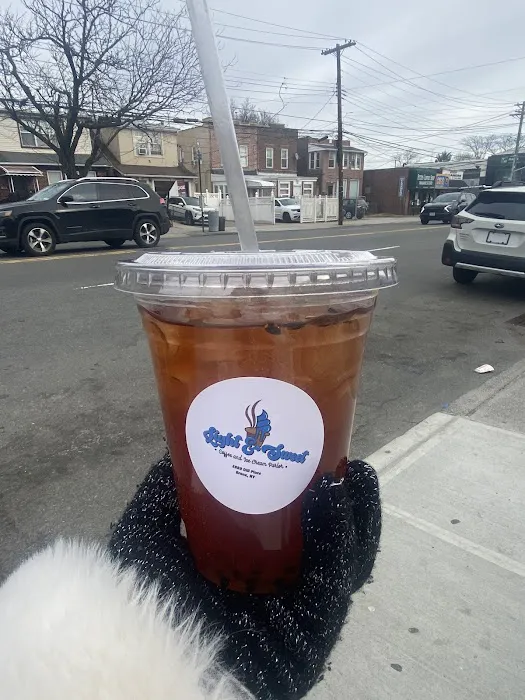 Light & Sweet Coffee and Ice Cream Parlor Picture 7