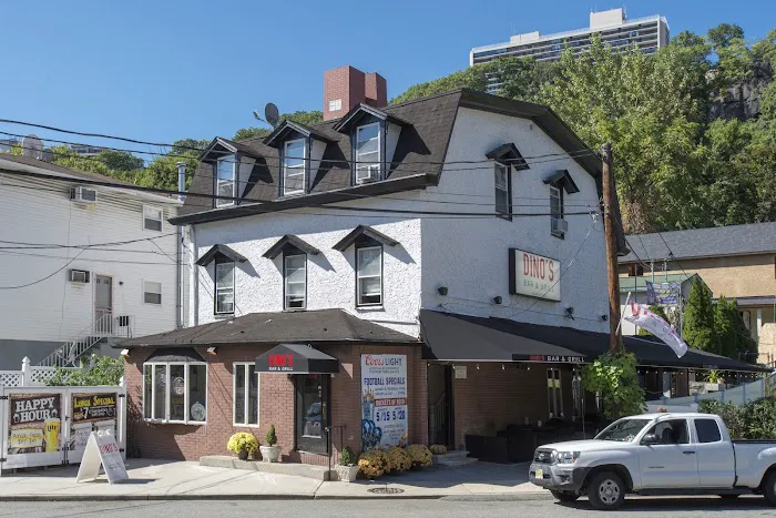 Dino's Bar and Grill Picture 9