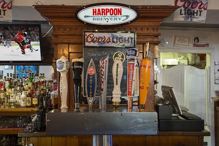 Dino's Bar and Grill Picture 7