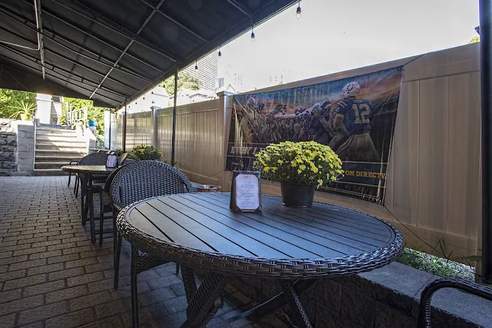 Dino's Bar and Grill Picture 6