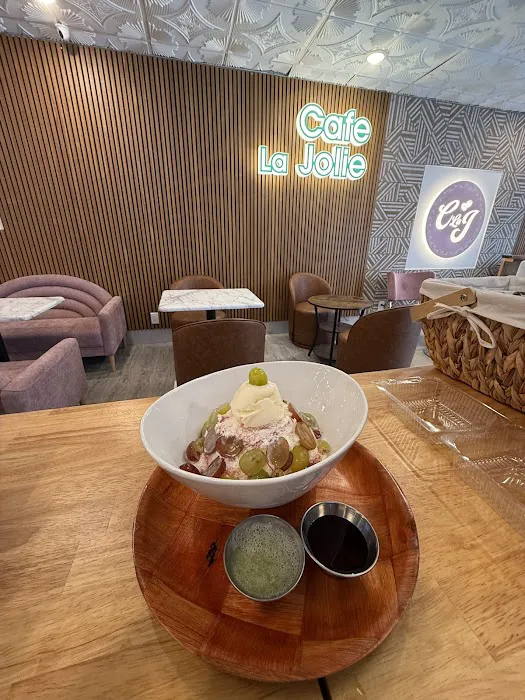 Cafe La Jolie Picture 2