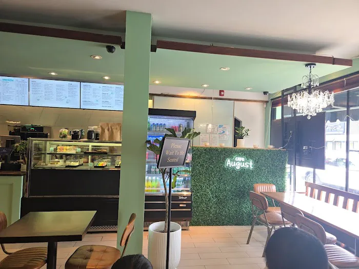 Cafe August Picture 4
