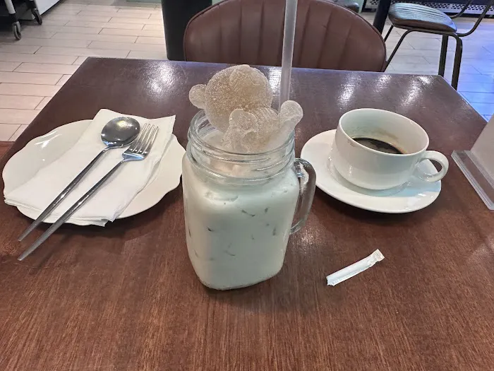 Cafe August Picture 9