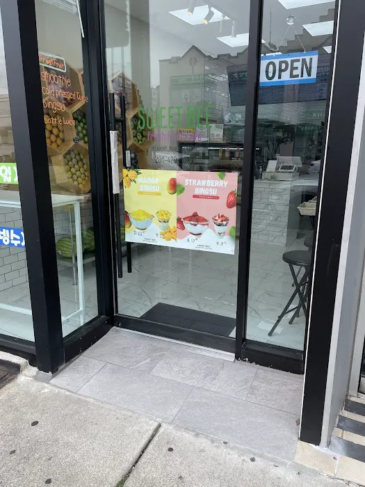 Sweet Bee Fruit Cafe Picture 8