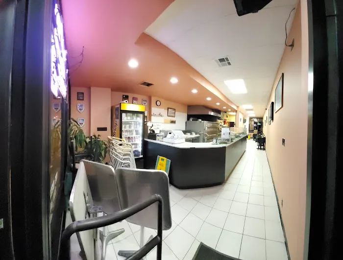 Roberto's Pizzeria & Restaurant Picture 3