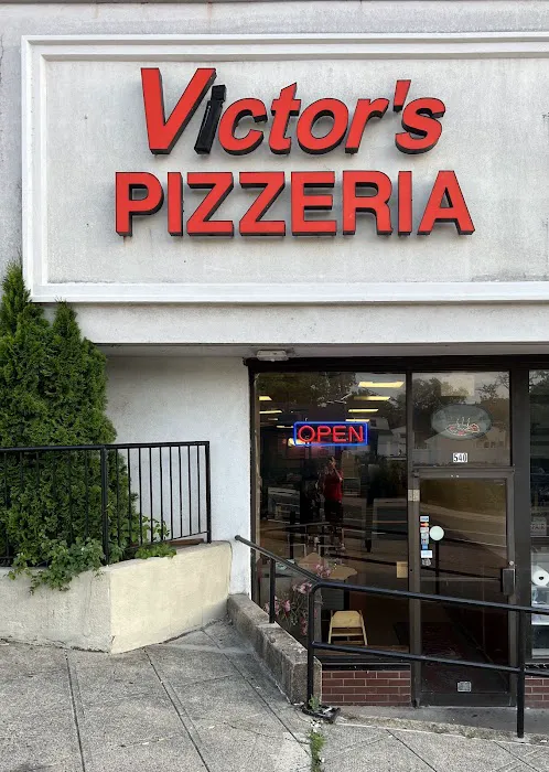 Victor's Pizzeria & Italian Restaurant Picture 3