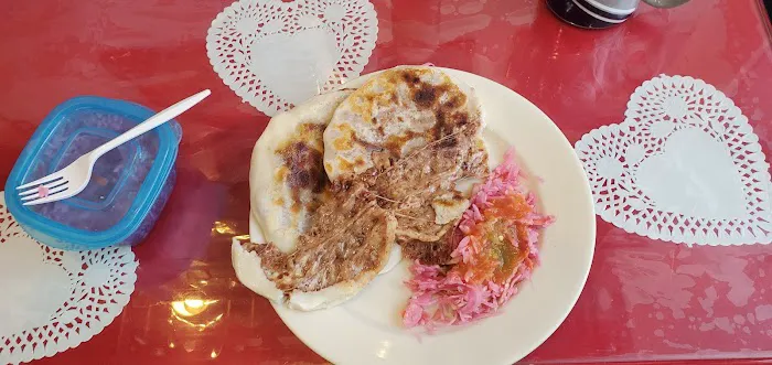 Pupuseria el Guanako Picture 2