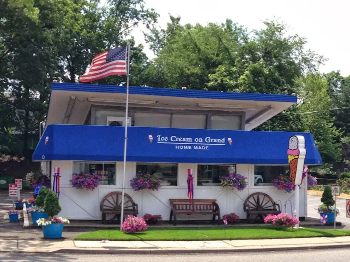 Ice Cream on Grand Picture 2