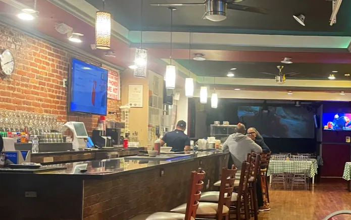 Maravillas Bar & Grill Picture 6