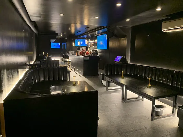 Blue Bar I Picture 10