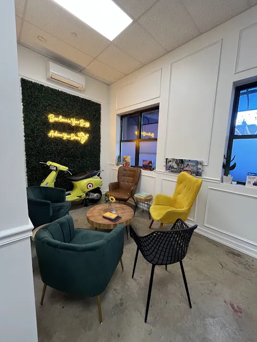 Busy Bee Coffee & Wine Bar Picture 4